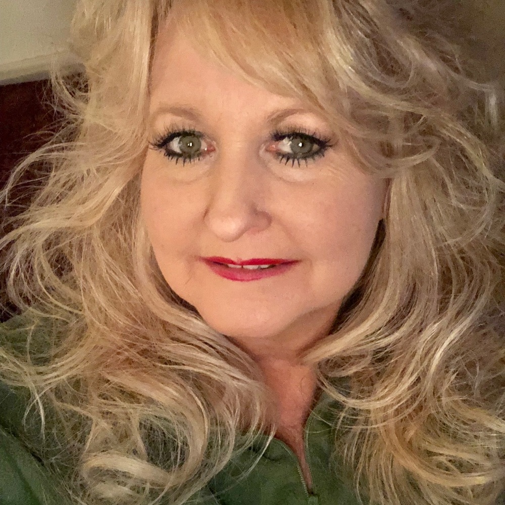 Meet your Posher, Eva